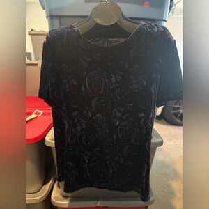 Velvet Rose-Textured Short Sleeve Top - Navy Blue mp1